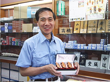 土生宝文館 店主